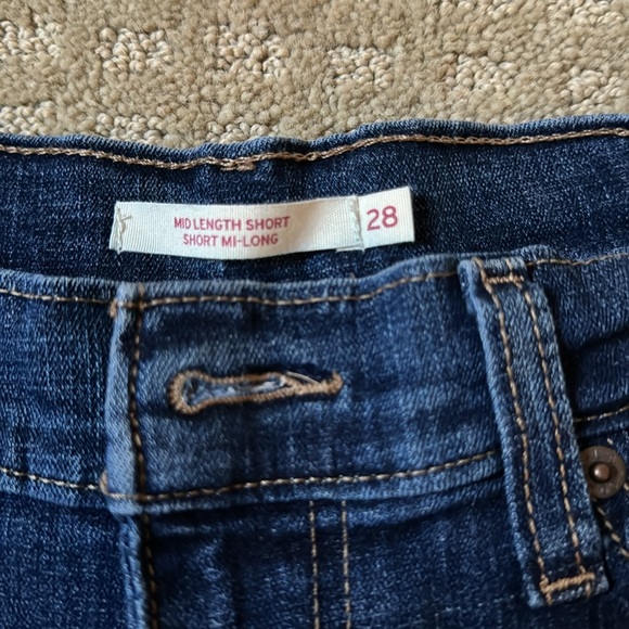 Levi’s mid length denim shorts - Picture 2 of 3